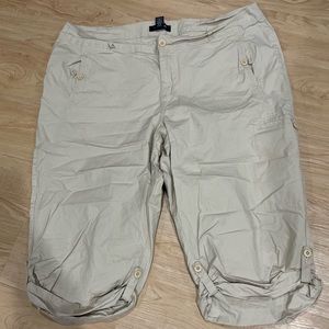 Lane Bryant Size 26 Khaki /Tan Capri’s.